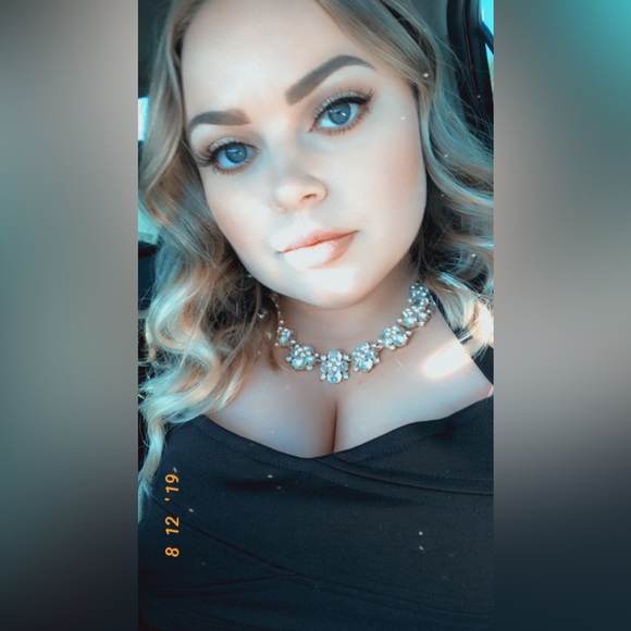 Meet your Posher, Karen - Picture 1 of 2